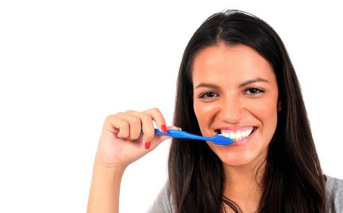 洗牙会伤到牙齿吗 洗牙为什么牙齿没变白 洗牙要注意什么吗