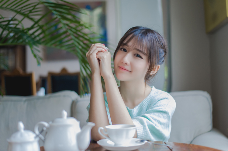 可人甜美小美妞午后美丽时光