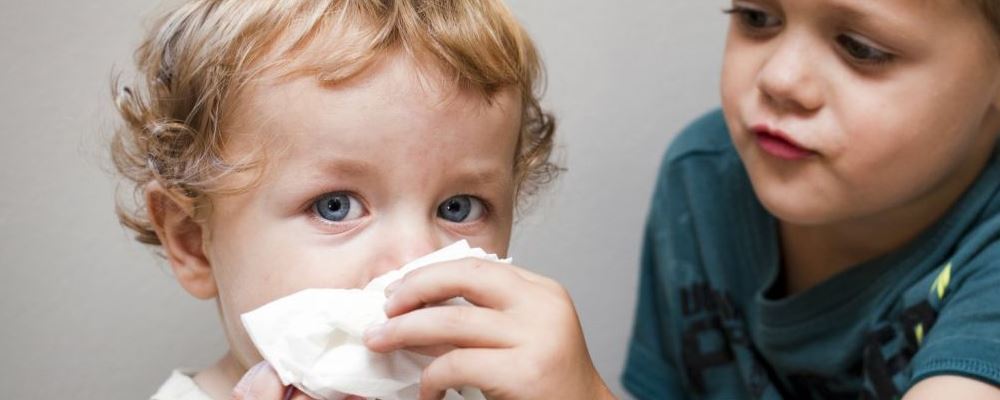 小儿流鼻涕的原因有哪些 什么原因会导致孩子流鼻涕 为什么孩子容易引起流鼻涕