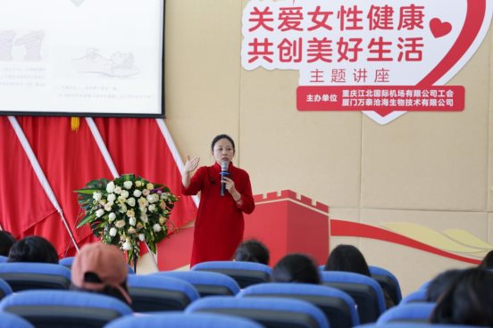 重庆江北机场公益快闪：从接种“出发”，让健康“到达”